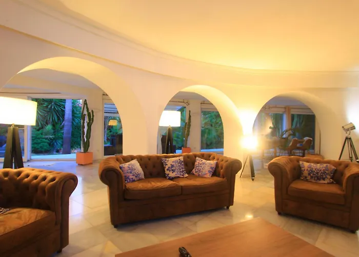 2042 Elegant With Garden Heated Pool Vila