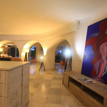 2042 Elegant With Garden Heated Pool