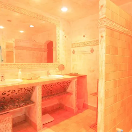 2042 Elegant With Garden Heated Pool Vila