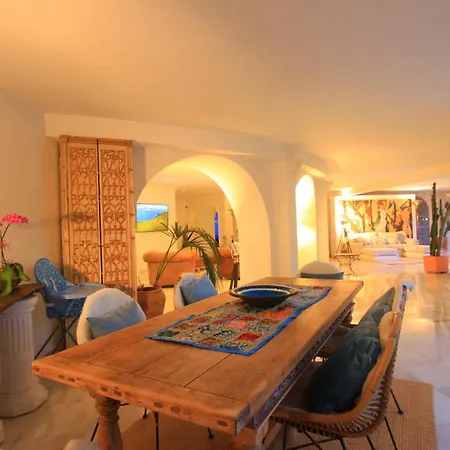 Βίλα 2042 Elegant With Garden Heated Pool Μαρμπέλλα