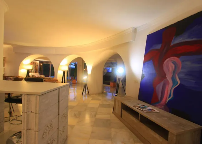 2042 Elegant With Garden Heated Pool