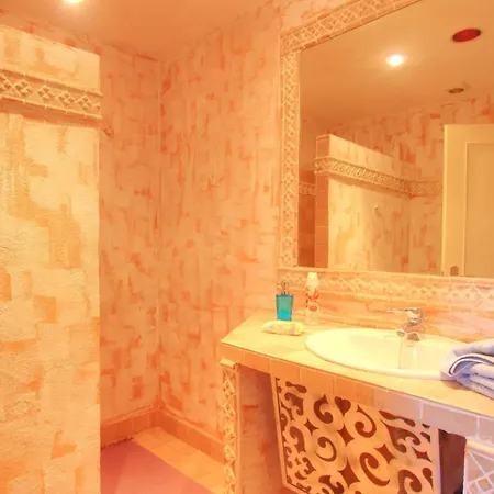 2042 Elegant With Garden Heated Pool Villa