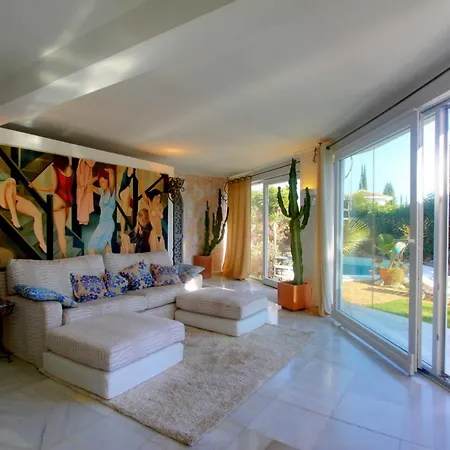 Villa 2042 Elegant With Garden Heated Pool