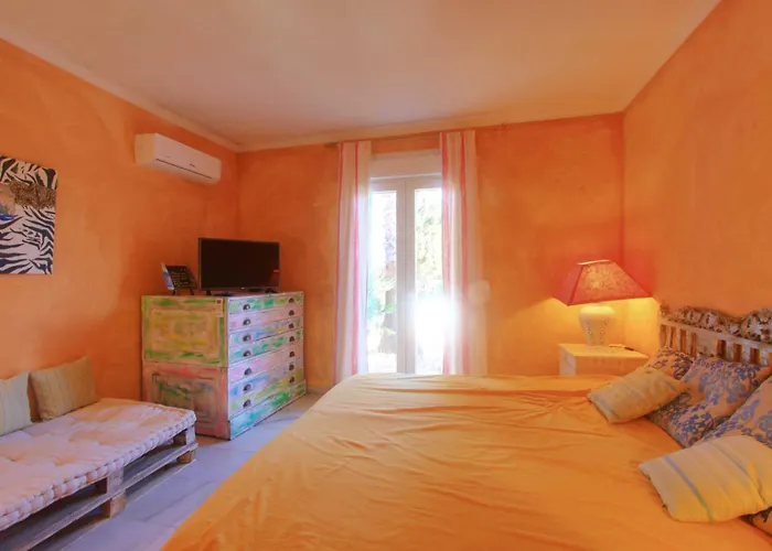 2042 Elegant With Garden Heated Pool Вилла
