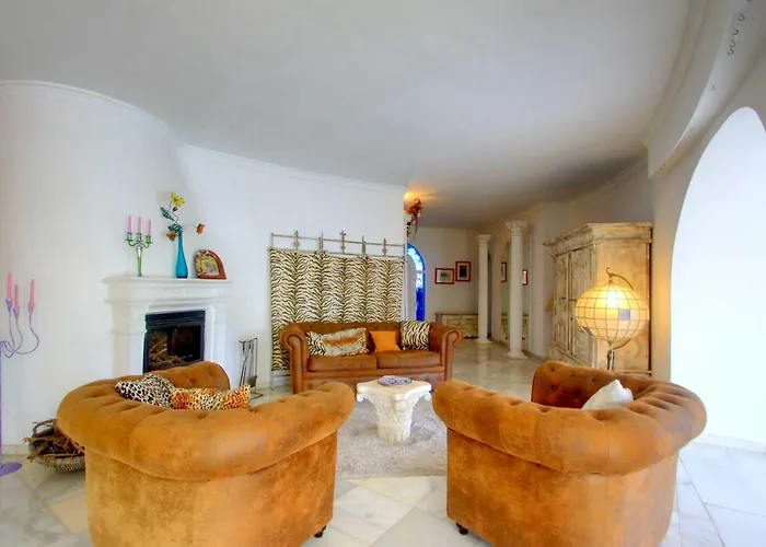 2042 Elegant With Garden Heated Pool