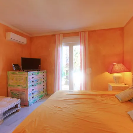 2042 Elegant With Garden Heated Pool فيلة